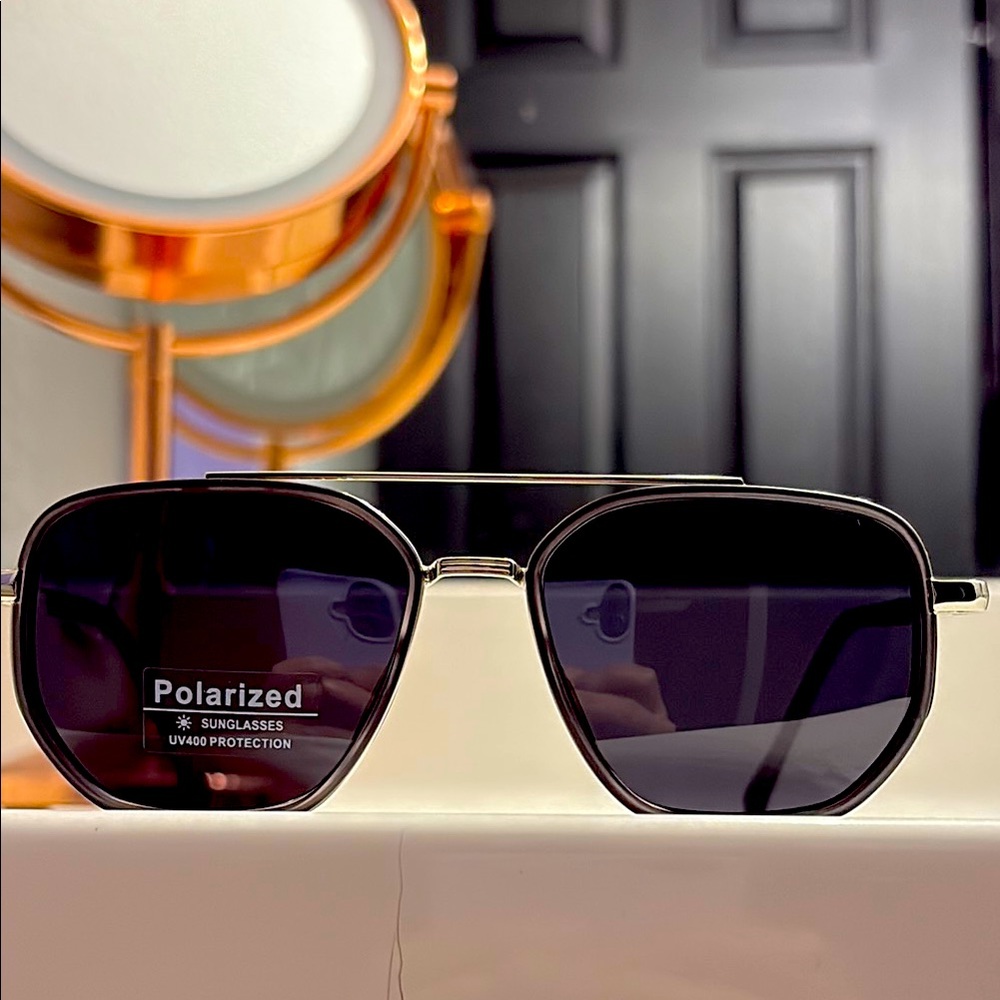 Brand new polarized Glass Theory sunglasses